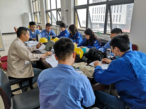 1590472322152268.jpeg 王華對青工安全培訓.jpg