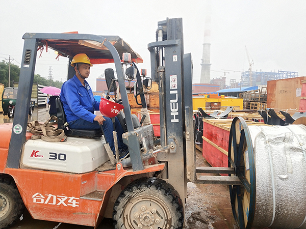 1592352061678165.jpeg 叉車卸貨.jpg