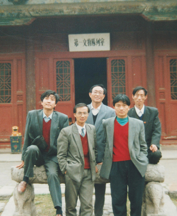 008 前排左一團委書記高丙杰、前排右一組織干事王小龍，后排中黨辦主任馮振宇 右一宣傳部長王衛(wèi)民 (71).jpg