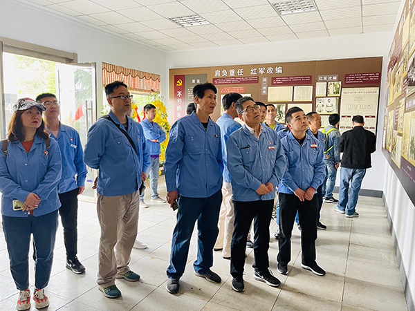 1621307566883761.jpeg 參觀紀(jì)念館展廳.JPG