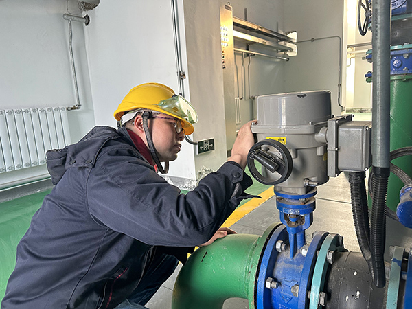 1675643085639296.jpeg 4日姜彥在緊固濾池出水閥(副圖).jpg