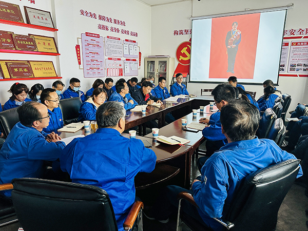 4月24日下午，物料車間黨支部、人事企管部黨支部聯(lián)合開展了以“學(xué)榜樣 強(qiáng)作風(fēng) 爭先鋒”為主題的學(xué)習(xí)身邊榜樣活動-學(xué)習(xí)2022年公司勞動模范付荷英先進(jìn)事跡.jpg