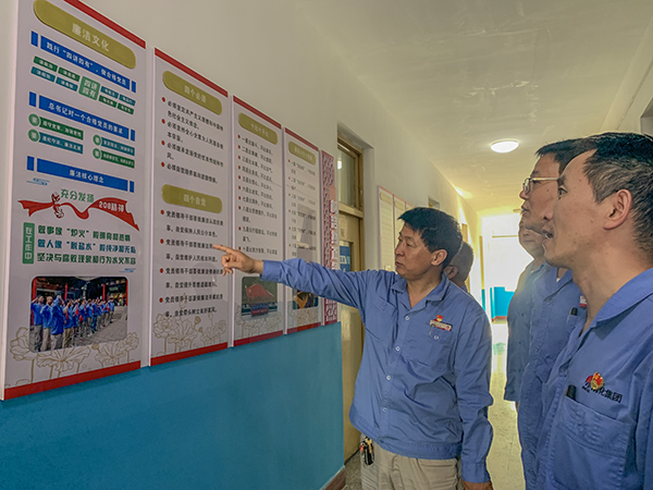 1688701785403063.jpeg 支部書記姜軍虎講解樹浩然正氣板塊之208精神篇.jpg