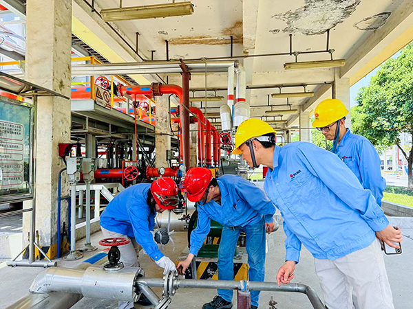 1689582474809222.jpeg 車間主任喬玄現(xiàn)場檢查重點設(shè)備 600.jpg