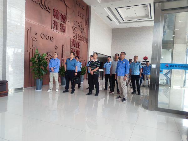 8月17日，省環(huán)保廳一行到公司開展環(huán)保檢查，此圖為檢查組在彬州公司綜合樓一樓進行入場安全教育.jpg