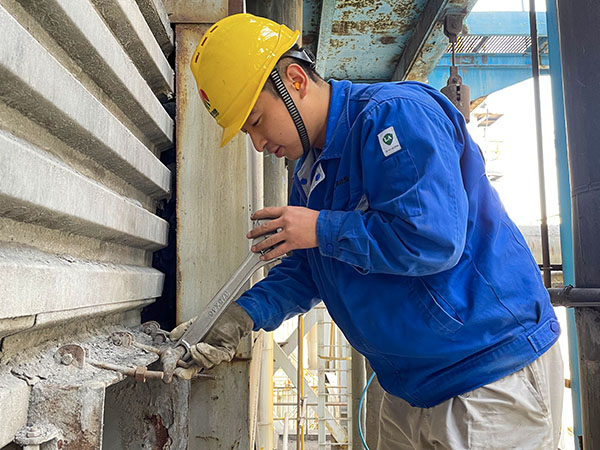 1696926477479546.jpeg 1.檢修現(xiàn)場的張跟潮.jpg