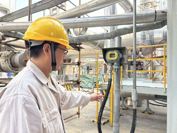 1697008361331669.jpeg 10.10儀表張軍現(xiàn)場檢查報(bào)警器 (1).jpg