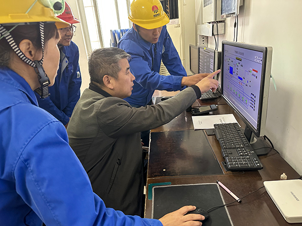 1697083637761176.jpeg 10月11日渭南高新區(qū)應(yīng)急管理局來公司安全檢查紀實1.jpg