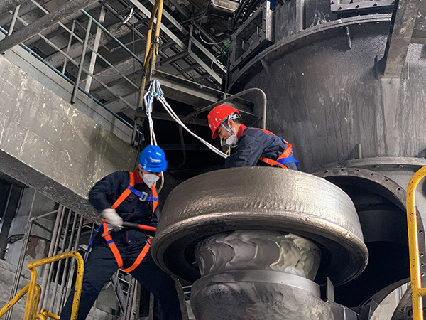 1號(hào)磨煤機(jī)檢修 動(dòng)力車(chē)間  焦路秦.JPG