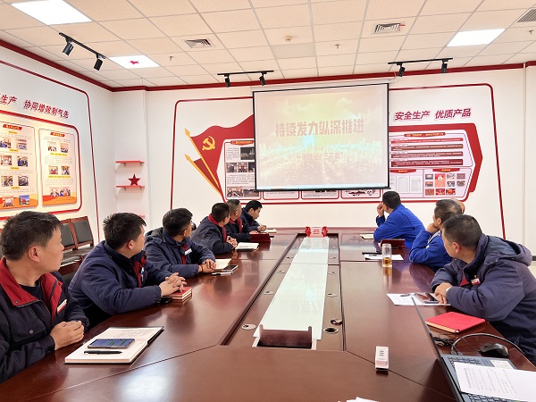 1705450991486522.jpeg 1月16日下午,制氣車間黨支部組織觀看警示教育大片《持續(xù)發(fā)力縱深推進(jìn)》.jpg