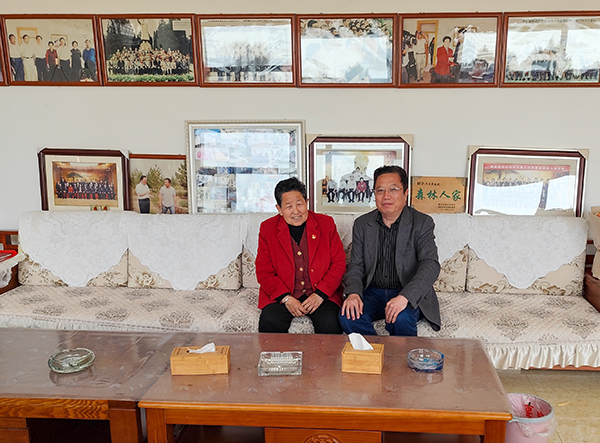 1711320602154385.jpeg 與牛玉琴合影.jpg