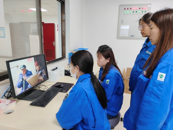 1712103360399315.jpeg 集中觀看緬懷先烈紀(jì)錄片1.jpg