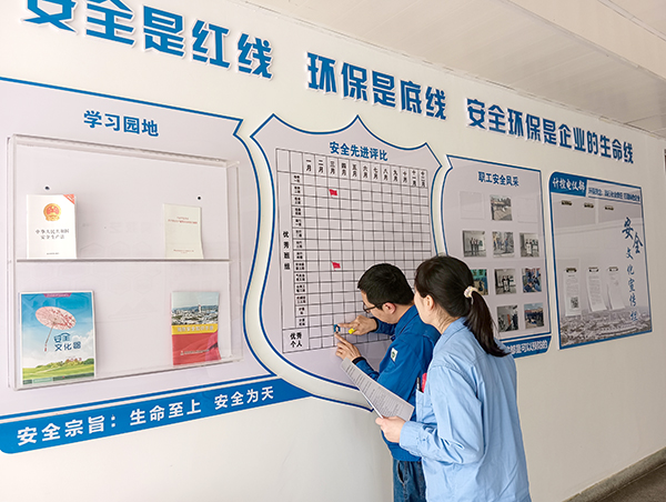 1712572142592483.jpeg 4月初,計(jì)控電儀部安全員黃建榮等人在部門安全文化墻評(píng)比欄中進(jìn)行公示獲獎(jiǎng)班組.jpg