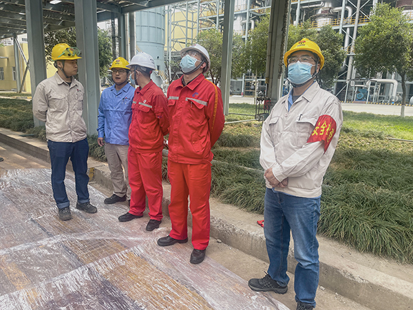 1713168547169195.jpeg 搶修合成現(xiàn)場值班長向?qū)<姨撔恼埥?jpg