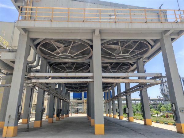 圖1 6月24日，清洗后空冷島實況。肖歡  攝.jpg