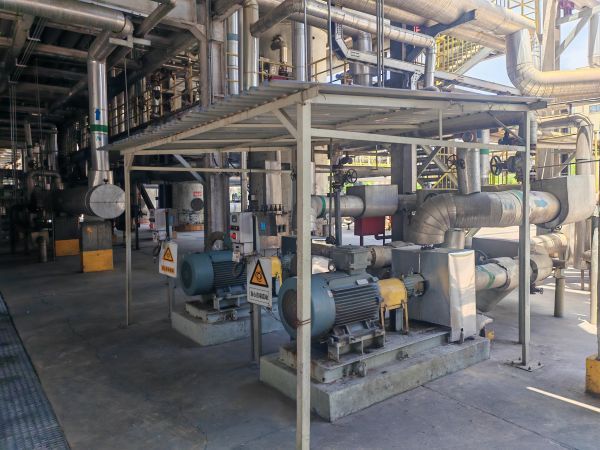 圖2 6月20日，搭建機泵遮陽棚實況。肖歡 攝.jpg