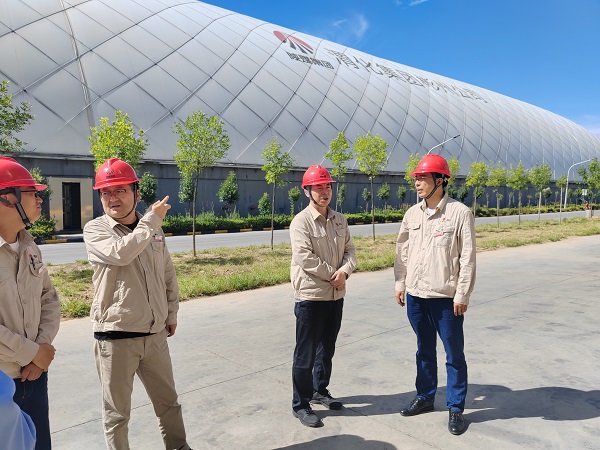 2024年7月4日下午，公司黨委副書記、董事、總經(jīng)理趙強深入乙二醇生產(chǎn)現(xiàn)場檢查裝置運行情況-2.jpg