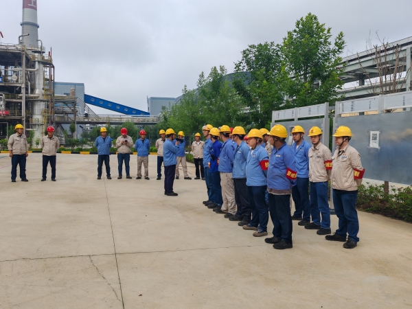 圖1 7月10日，制氣車間管理人員、化工四班全體人員參與演練。陳科武 攝.jpg