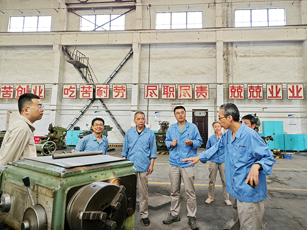 1730272073300104.jpeg 高級技師任秦平認(rèn)真講解車床相關(guān)電氣知識.jpg