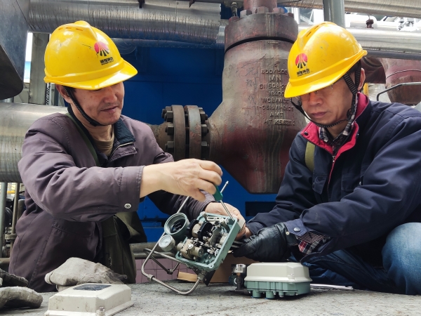 111741650883283311.jpg 對(duì)定位器做詳細(xì)檢查.jpg