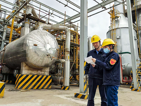 現(xiàn)場(chǎng)負(fù)責(zé)人講解情況   副圖   600.jpg