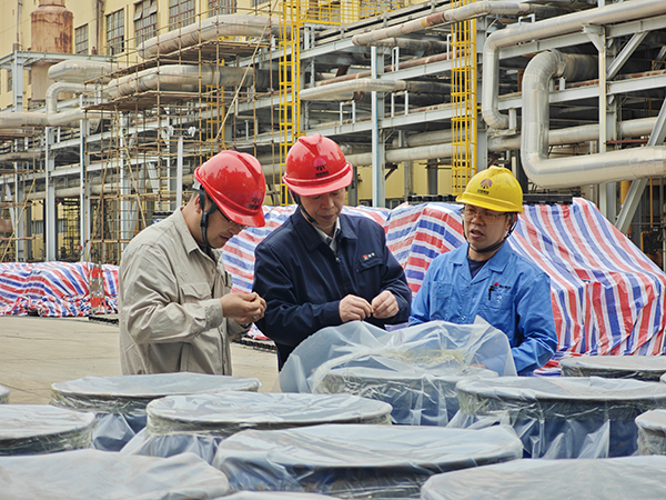 111744354206948764.jpg 總經(jīng)理趙強深入檢修現(xiàn)場檢查2.jpg