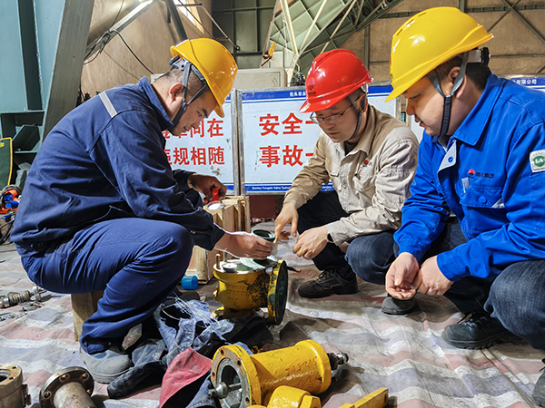 4月11日王東亮 王斌涌校驗(yàn)現(xiàn)場(chǎng).jpg