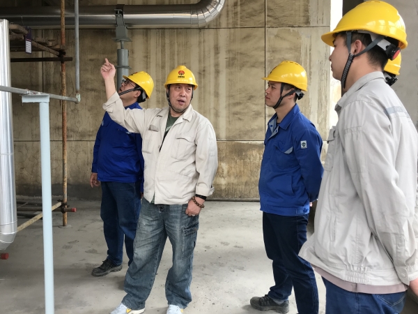 151744682766446902.jpg 張崇高正在現(xiàn)場(chǎng)教學(xué).jpg