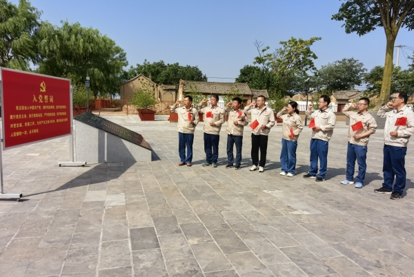 181752826355128261.jpg 7.16 聯(lián)合黨支部開展“傳承紅色基因 踐行八項規(guī)定精神”主題黨日活動 附圖1.jpg