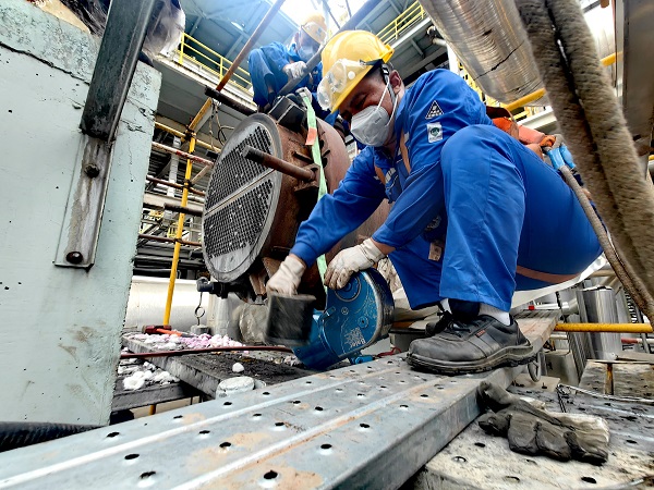 051757067354481290.jpg 706換熱器清洗工作.jpg