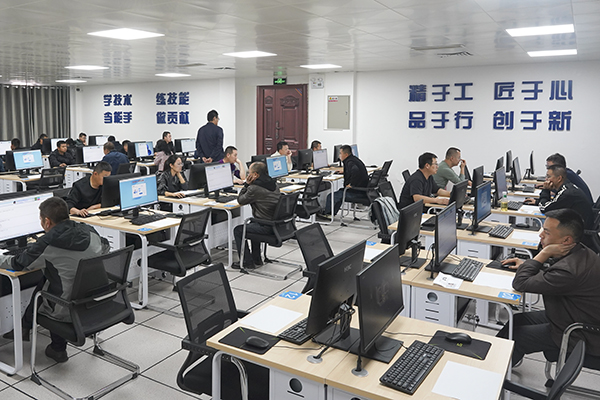 071762501616126812.jpg 仿真模擬實(shí)操現(xiàn)場(chǎng).jpg